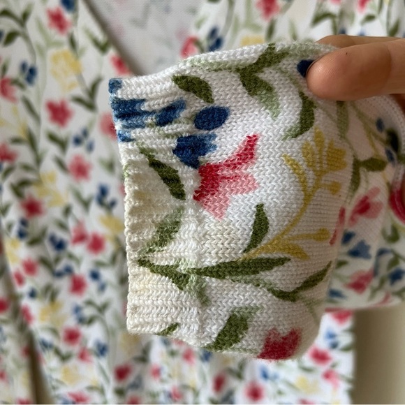 Talbots White Floral Button Up V-Neck Cotton Cardigan Sweater, size S - Picture 4 of 9